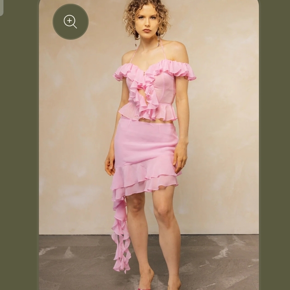 Chic Pink Ruffled Mini Skirt - Picture 2 of 5